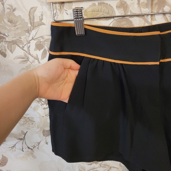 Aritzia babaton business shorts - size 4 - Picture 3 of 6